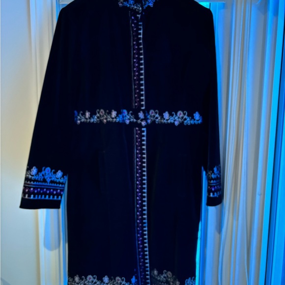 Ladies black embroidered jacket - Picture 6 of 7